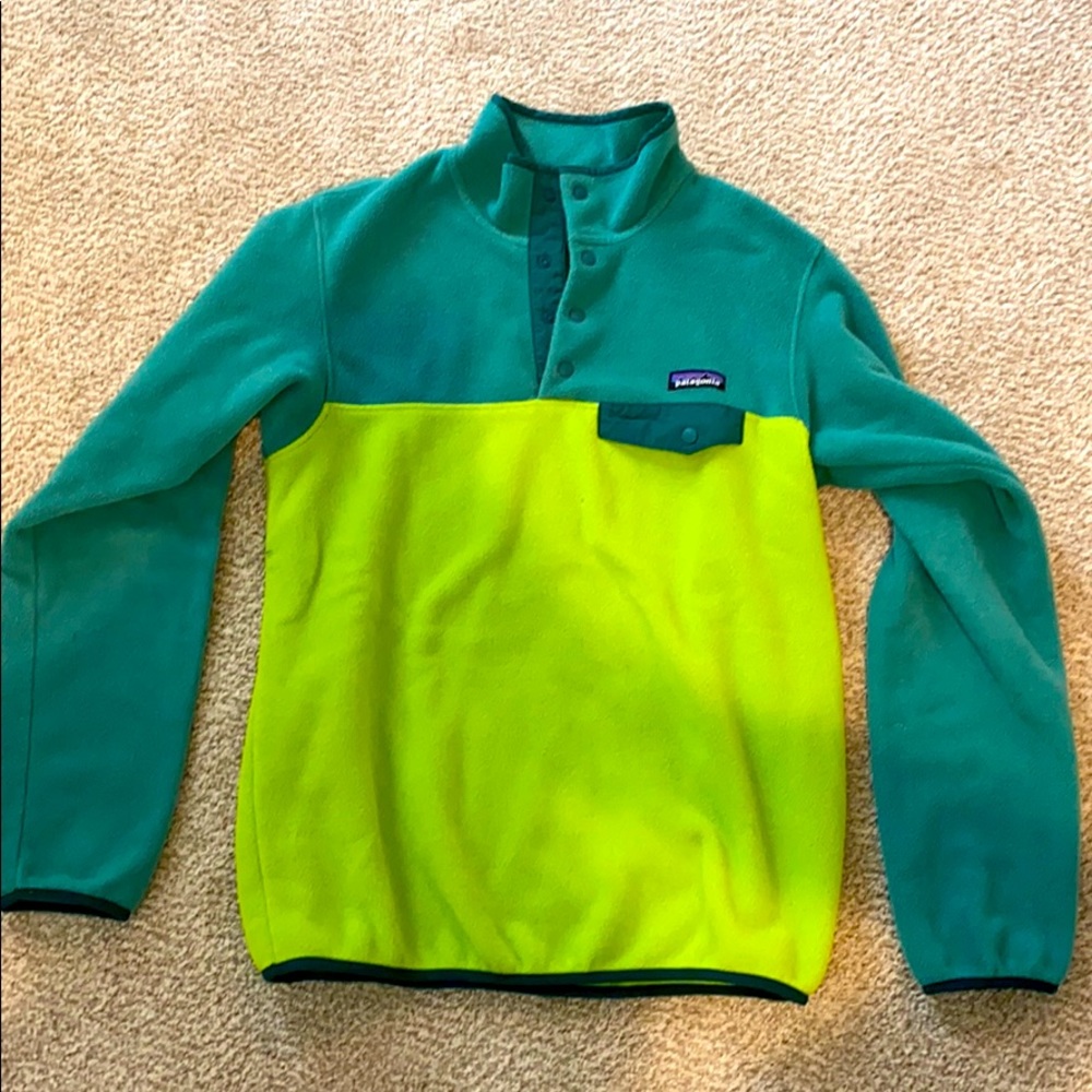 Women’s Patagonia fleece sweatshirt
